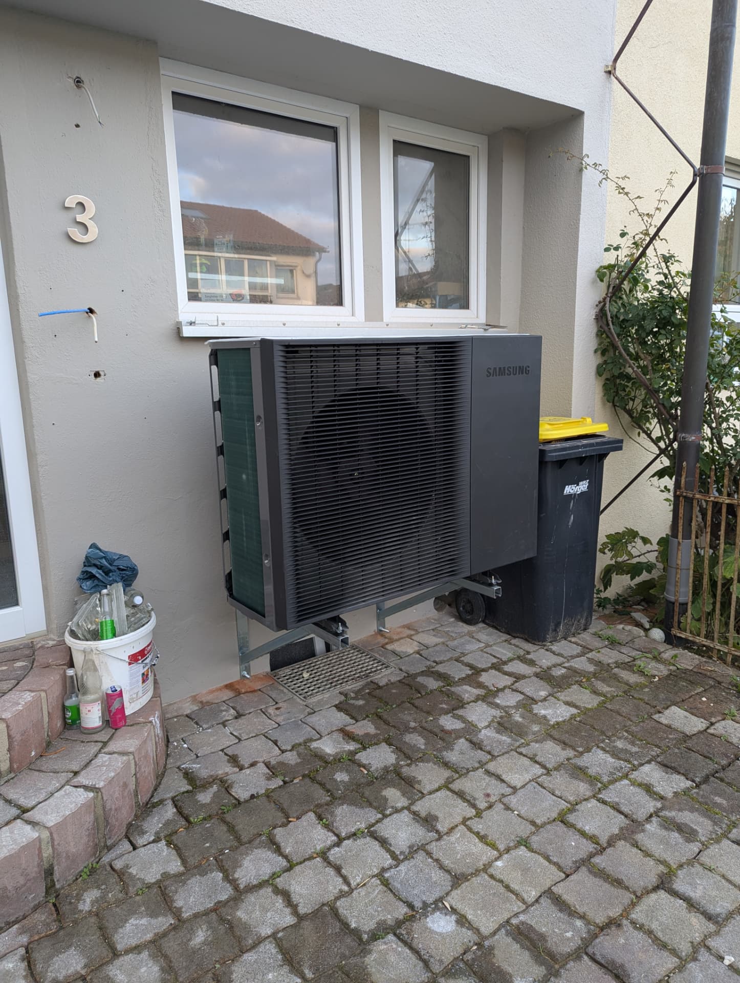 Wärmepumpe elektrisch angeschlossen